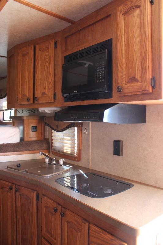 used Horse Trailers Hoosier Trailers  for sale, in Pilot Point, TX Thumbnail 13