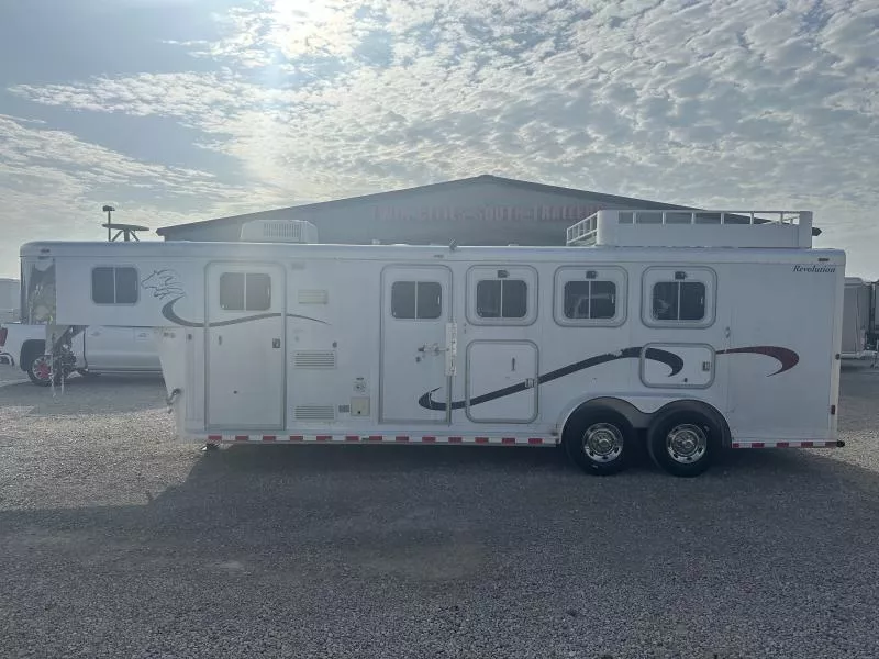 2002 Sooner 4 Horse 7'6" Living Quarter Horse Trailer