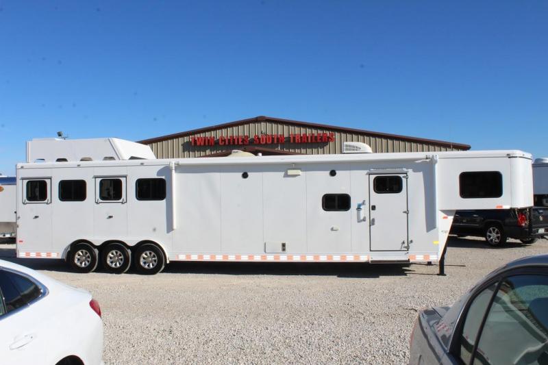 2016 Sundowner Trailers 16' Living Quarter Horse Trailer 2016 Sundowner Trailers 16' Living Quarter Horse Trailer