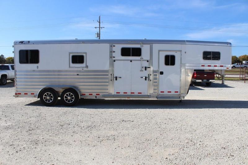 2021 4-Star Trailers 2+1 Horse Trailer 2021 4-Star Trailers 2+1 Horse Trailer