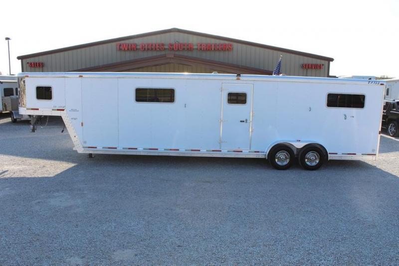 2003 Exiss 4 horse head to head Gooseneck Trailer 2003 Exiss 4 horse head to head Gooseneck Trailer