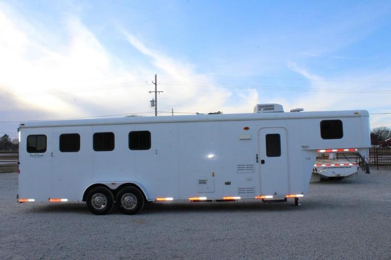 2011 Bison Trailers Trailhand Horse Trailer 2011 Bison Trailers Trailhand Horse Trailer