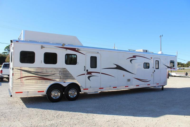 2013 Bison 3 horse with 13'6" LQ with Slide Out 2013 Bison 3 horse with 13'6" LQ with Slide Out