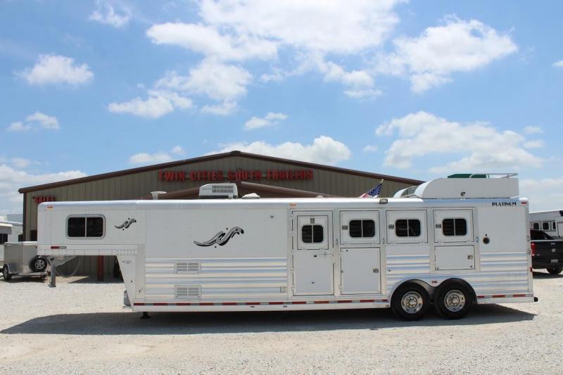2012 Platinum Coach Living Quarter Horse Trailer 2012 Platinum Coach Living Quarter Horse Trailer
