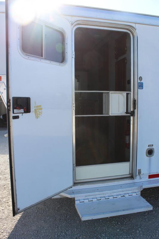 used Horse Trailers Featherlite  for sale, in Pilot Point, TX Thumbnail 9