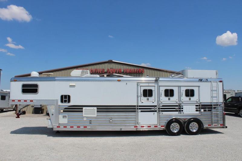 2005 4-Star 3 horse with 10'6" outlaw interior 2005 4-Star 3 horse with 10'6" outlaw interior