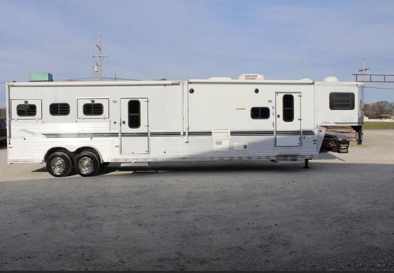 2004 Sundowner Trailers GRAND SIERRA Horse Trailer 2004 Sundowner Trailers GRAND SIERRA Horse Trailer