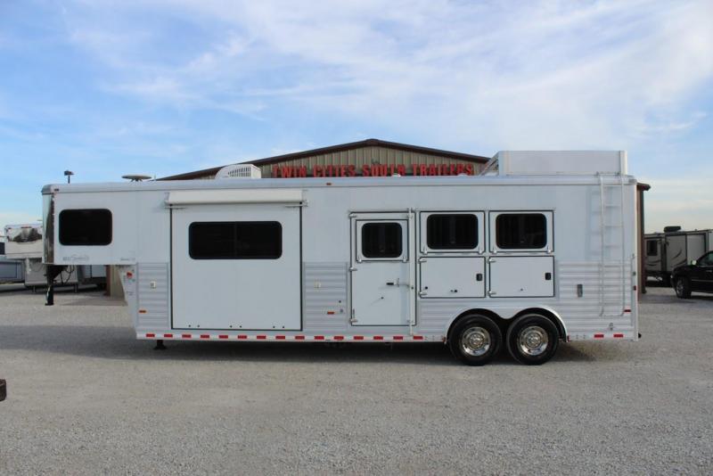 2008 Sundowner 3 horse with 11' LQ with Slide Out 2008 Sundowner 3 horse with 11' LQ with Slide Out