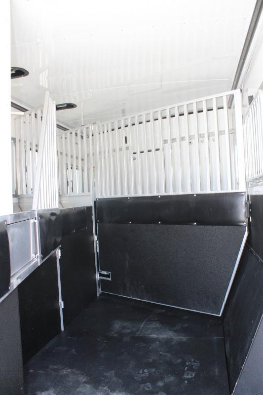 used Horse Trailers Sundowner Trailers  for sale, in Pilot Point, TX Thumbnail 13