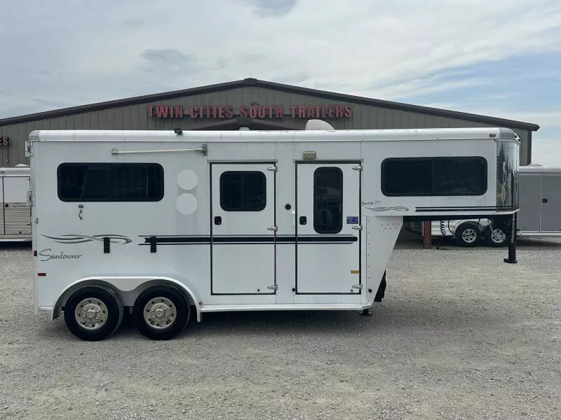 2006 Sundowner Trailers 2 Horse Gooseneck Weekender
