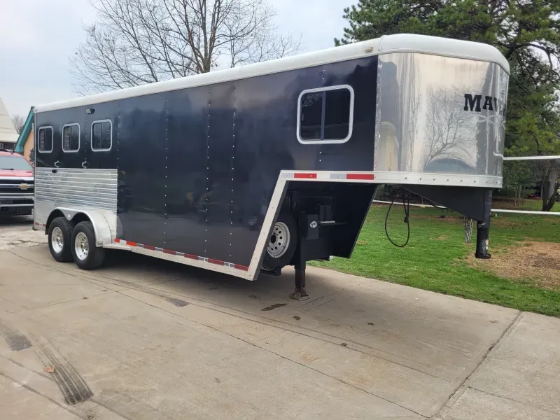 used Horse Trailers Hoosier Horse Trailers  for sale, in Rome, OH Thumbnail 2