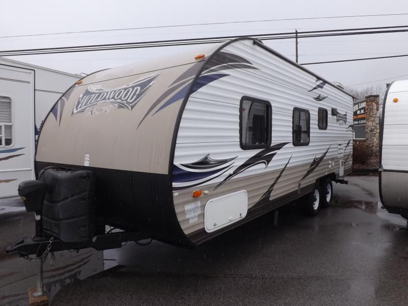 2015 Forest River WILDWOOD X-LITE Travel Trailer 2015 Forest River WILDWOOD X-LITE Travel Trailer