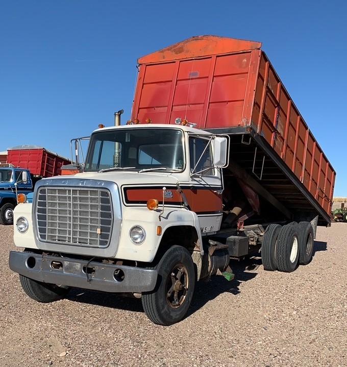 1974 Ford 8000 Grain Truck with 22' Box 1974 Ford 8000 Grain Truck with 22' Box