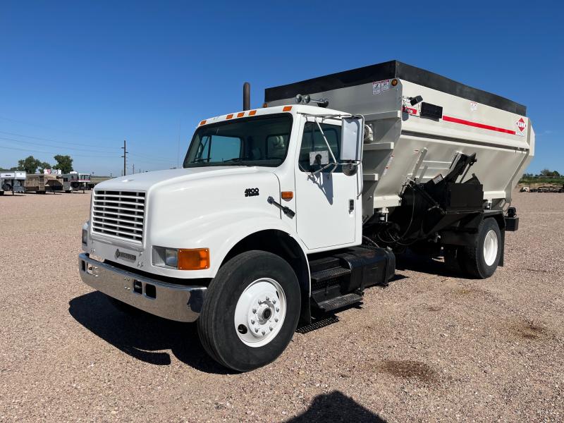 1995 International 4900 w/ Kuhn Knight 4052 Feed Truck 1995 International 4900 w/ Kuhn Knight 4052 Feed Truck