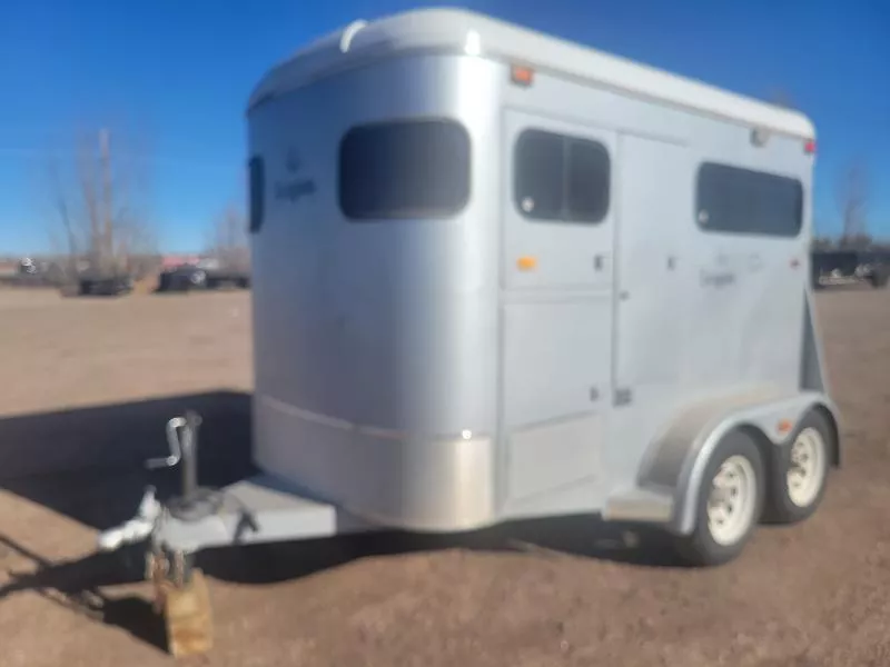 1993 Logan Coach Trailers 2 HORSE SLANT Horse Trailer