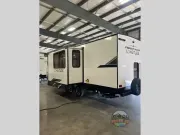 used Travel Trailers East To West Longitude for sale, in Spruce Grove, AB Thumbnail 4