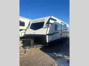 used Travel Trailers East To West Longitude for sale, in Spruce Grove, AB Thumbnail 3