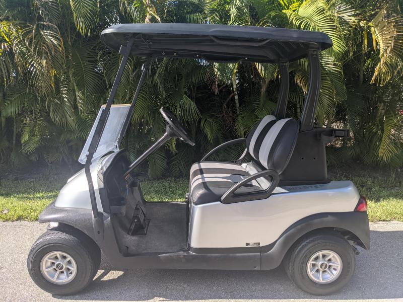 2004 Club Car PRECEDENT Golf Cart 2004 Club Car PRECEDENT Golf Cart