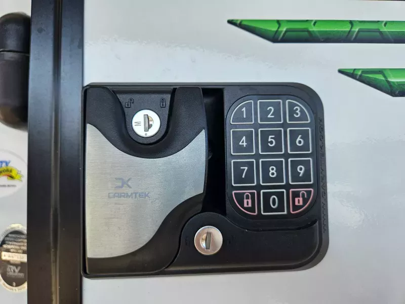 used Travel Trailers Winnebago Micro Minnie for sale, in Bonita, CA Thumbnail 9