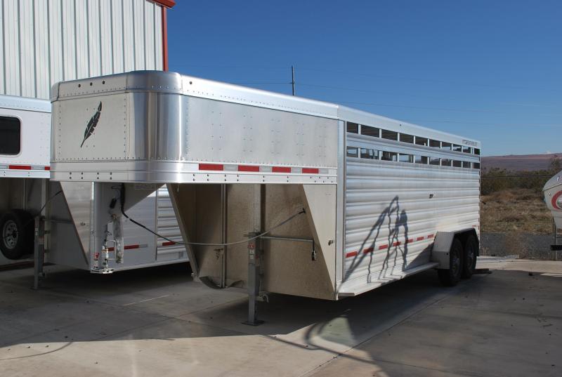 2020 Featherlite 8117 Livestock Trailer 2020 Featherlite 8117 Livestock Trailer