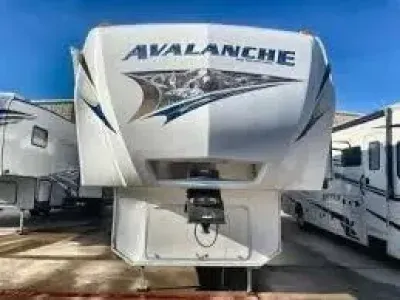 2011 Keystone Avalanche 320RK