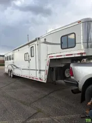 2005 Stratus 4-Horse Aluminum Living Quarters Trailer
