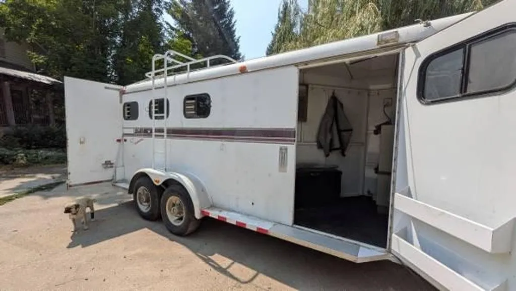 1994 Logan 3 Horse Weekender 