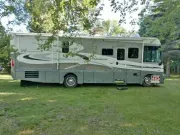 2006 Winnebago Adventurer 