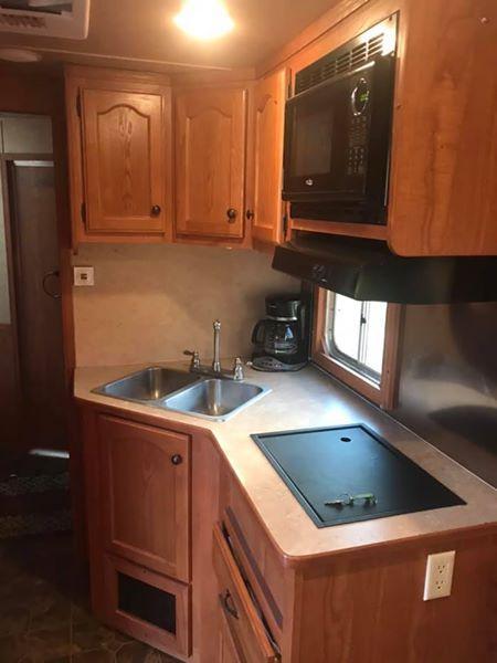 used Horse Trailers Lakota  for sale, in Ocala, FL Thumbnail 3