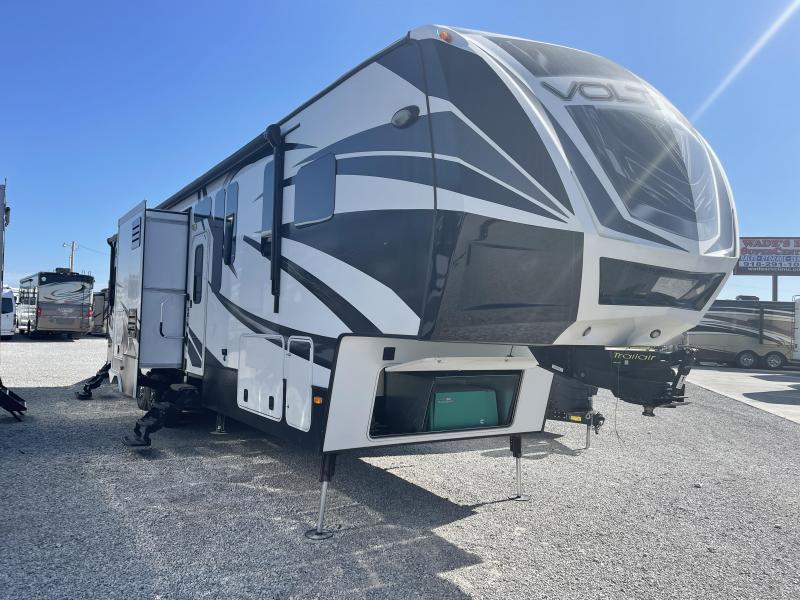 2015 Dutchmen Mfg Voltage 3990 Toy Hauler RV 2015 Dutchmen Mfg Voltage 3990 Toy Hauler RV