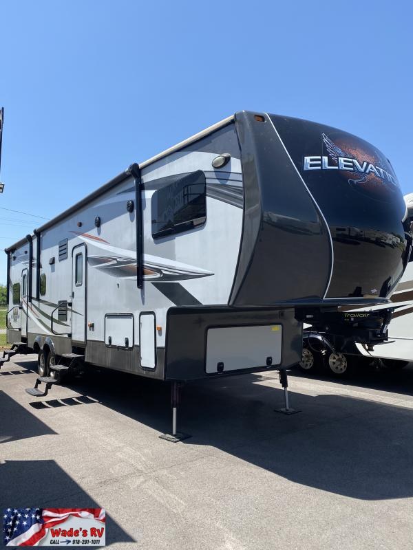 2015 Crossroads ELEVATION TF-34RM Toy Hauler 2015 Crossroads ELEVATION TF-34RM Toy Hauler