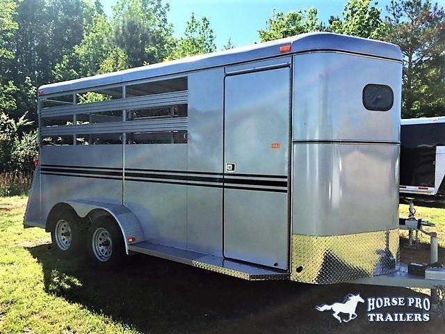2022 Bee 3 Horse Slant Load Bumper Pull w/Stock Sides 2022 Bee 3 Horse Slant Load Bumper Pull w/Stock Sides