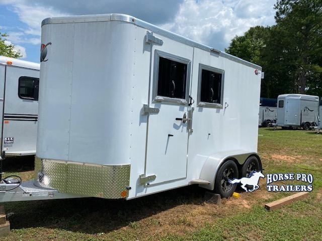 2022 Kiefer 2 Horse Slant Load Bumper Pull w/ ESCAPE DOOR 2022 Kiefer 2 Horse Slant Load Bumper Pull w/ ESCAPE DOOR