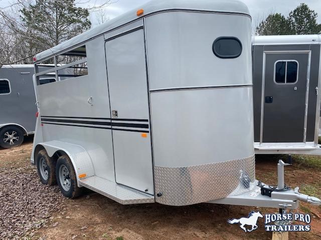 2021 Bee 2 Horse Slant Load Bumper Pull w/DROP WINDOWS 2021 Bee 2 Horse Slant Load Bumper Pull w/DROP WINDOWS