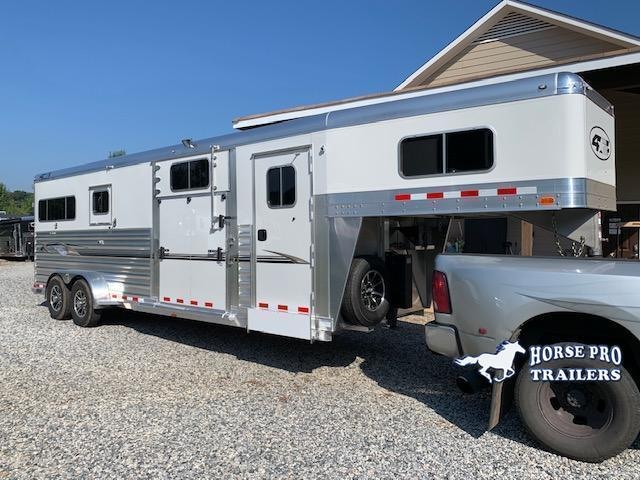 2023 4-Star 2+1 Gooseneck w/HYDRAULIC JACK & 8' Tall 2023 4-Star 2+1 Gooseneck w/HYDRAULIC JACK & 8' Tall