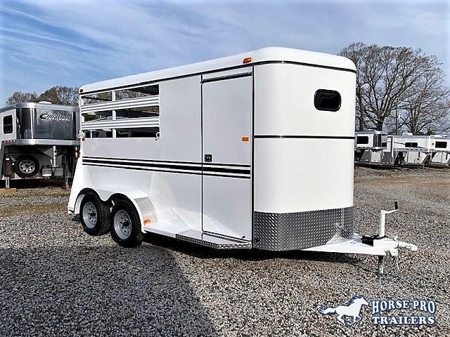 2022 Bee 2 Horse Slant Load Bumper Pull XL 2022 Bee 2 Horse Slant Load Bumper Pull XL