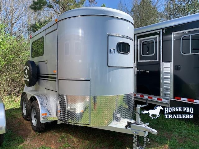 2022 Bee 2 Horse Straight Load Bumper Pull w Windows RAMP 2022 Bee 2 Horse Straight Load Bumper Pull w Windows RAMP