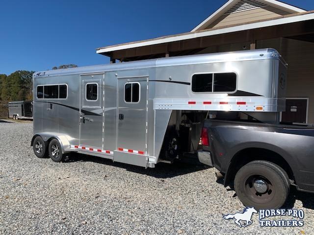 2020 4-Star 2 Horse Straight Load Gooseneck w/5' DRESSING ROOM & HYDRAULIC JACK! 2020 4-Star 2 Horse Straight Load Gooseneck w/5' DRESSING ROOM & HYDRAULIC JACK!