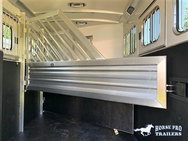 2021 Cimarron 3 Horse Slant Load Gooseneck w/ COMFORT PACKAGE & SIDE TACK& 2021 Cimarron 3 Horse Slant Load Gooseneck w/ COMFORT PACKAGE & SIDE TACK&