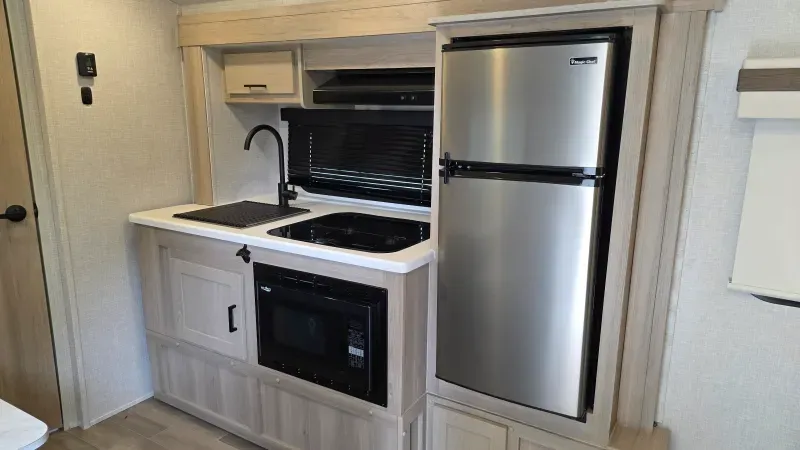 used Travel Trailers Forest River Rockwood Geo Pro for sale, in Seabrook, TX Thumbnail 7