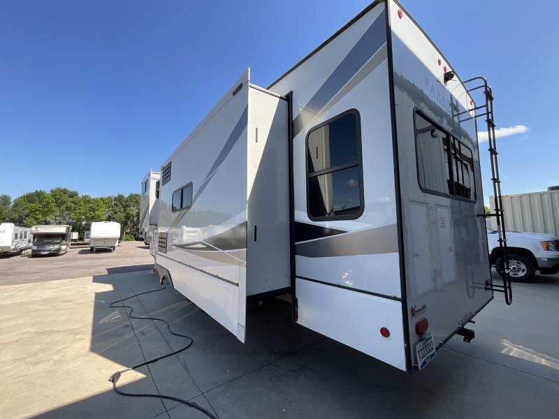 used Fifth Wheel Trailers Alliance RV Paradigm for sale, in Watertown, SD Thumbnail 11