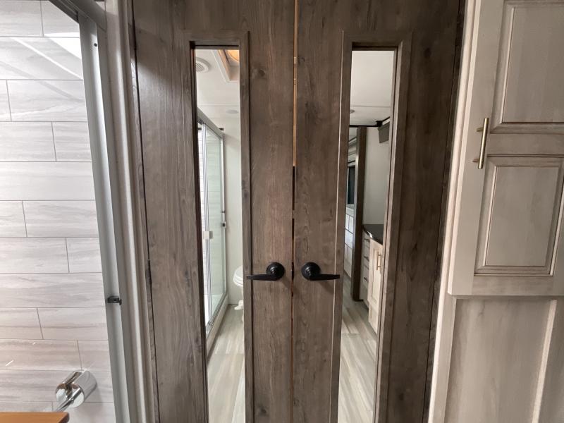 used Fifth Wheel Trailers Alliance RV Paradigm for sale, in Watertown, SD Thumbnail 40