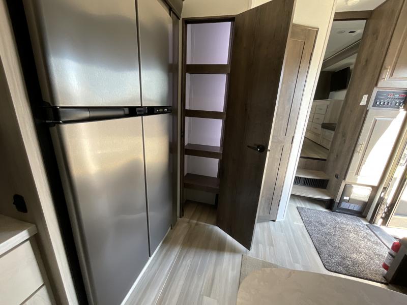 used Fifth Wheel Trailers Alliance RV Paradigm for sale, in Watertown, SD Thumbnail 16