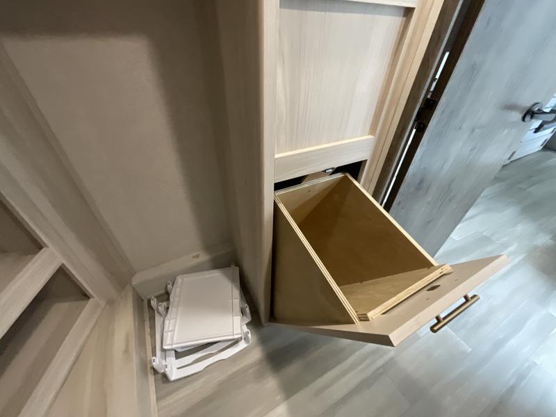 used Fifth Wheel Trailers Alliance RV Paradigm for sale, in Watertown, SD Thumbnail 45