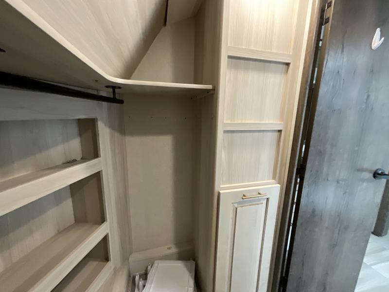 used Fifth Wheel Trailers Alliance RV Paradigm for sale, in Watertown, SD Thumbnail 44