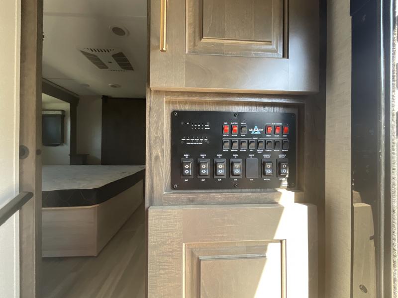 used Fifth Wheel Trailers Alliance RV Paradigm for sale, in Watertown, SD Thumbnail 47