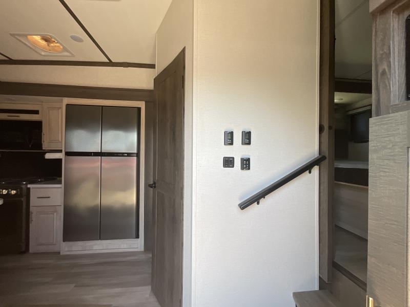 used Fifth Wheel Trailers Alliance RV Paradigm for sale, in Watertown, SD Thumbnail 13