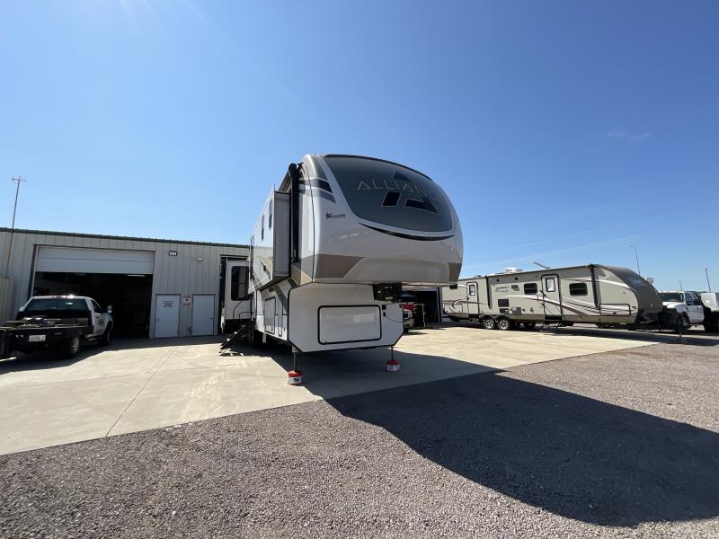 used Fifth Wheel Trailers Alliance RV Paradigm for sale, in Watertown, SD Thumbnail 7