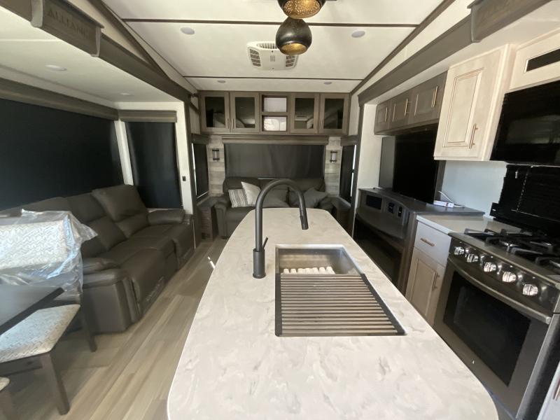 used Fifth Wheel Trailers Alliance RV Paradigm for sale, in Watertown, SD Thumbnail 24