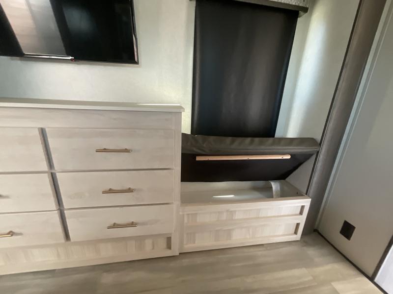 used Fifth Wheel Trailers Alliance RV Paradigm for sale, in Watertown, SD Thumbnail 35